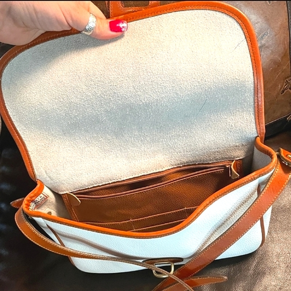 Dooney & Bourke Classic White Pebble Leather Shoulder Bag Pre-owned - Picture 6 of 15